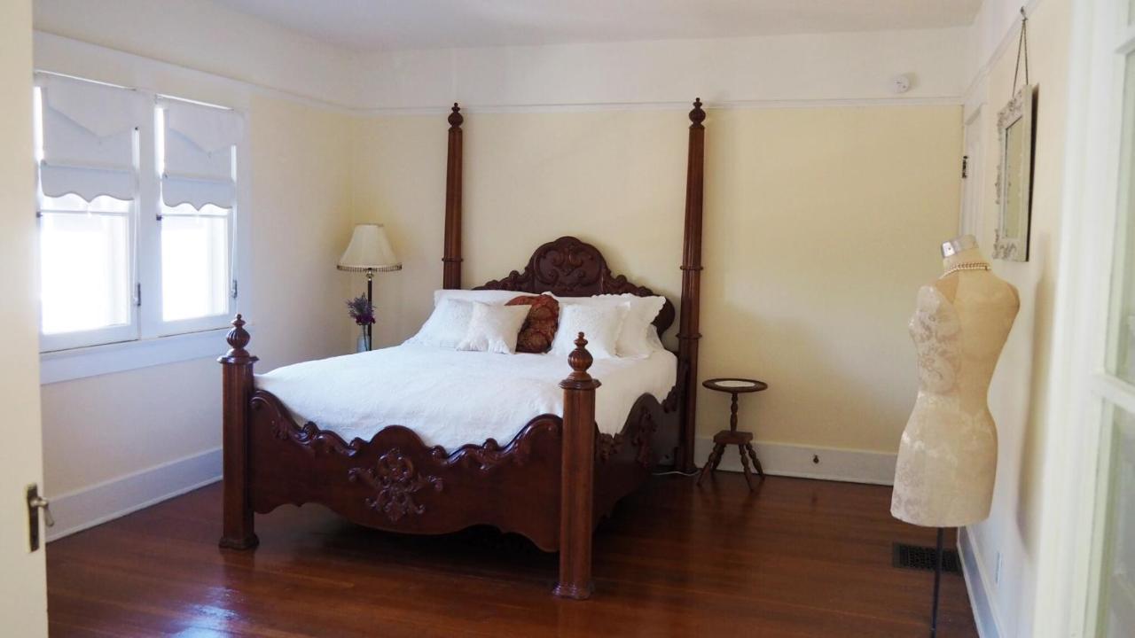 Lady Geneva Bed & Breakfast Medford Exterior photo