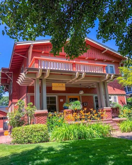 Lady Geneva Bed & Breakfast Medford Exterior photo
