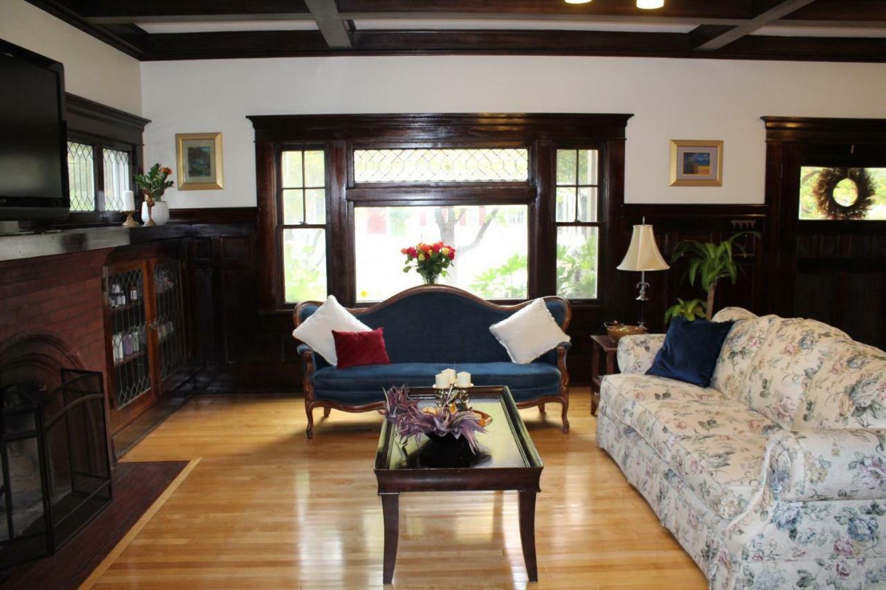 Lady Geneva Bed & Breakfast Medford Exterior photo