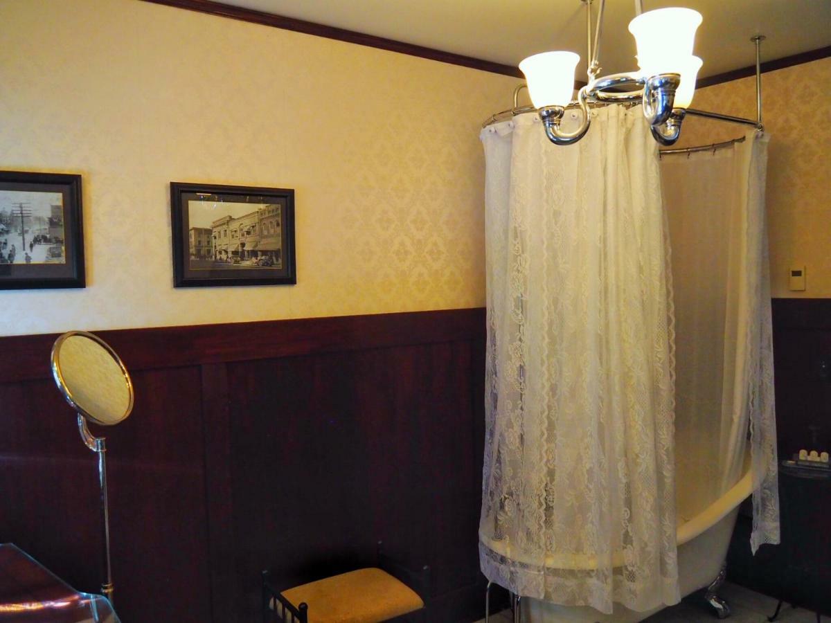 Lady Geneva Bed & Breakfast Medford Exterior photo